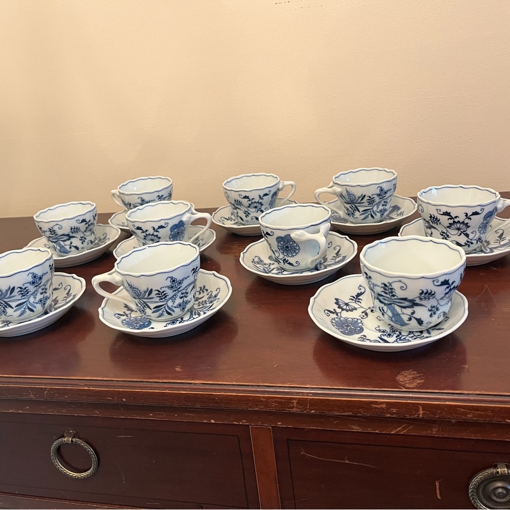 Classic Blue and White Floral Mug Set
